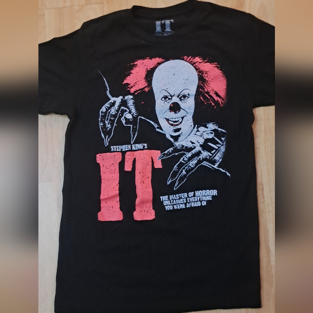 Graphic T